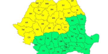 Cod galben de furtuni și vijelii în nordul Moldovei. Vânt puternic, averse și grindină până marți seară