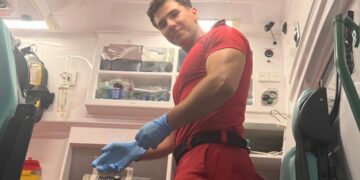 Dincolo de uniformă, același jurământ: un pompier aflat în timpul liber a salvat un bărbat grav rănit