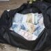 A găsit 7.000 de dolari într-o geantă uitată pe un vaporaș și i-a predat autorităților. După doi ani de procese, instanța i-a dat câștig de cauză