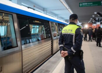 Bărbat de 55 de ani, dus la audieri după ce a distrus o poartă de acces într-o stație de metrou din Sectorul 3