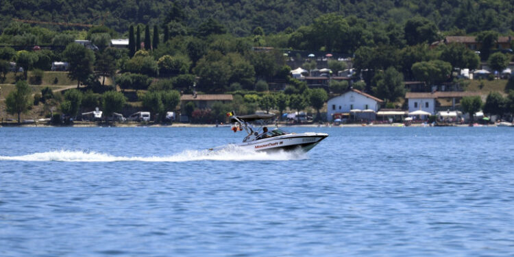 Și-a dat viața pentru a salva un copil. Un român a dispărut în apele unui lac din Italia