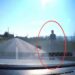 Copil surprins pe trotinetă electrică, cu o coasă în mână. Imaginile readuc în atenție pericolele din trafic