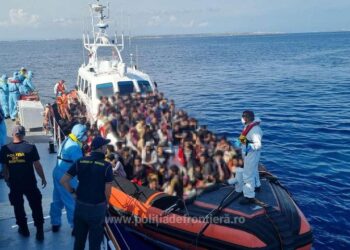 Traversare fără precedent pe Canalul Mânecii: circa 150 de migranți, într-o singură barcă
