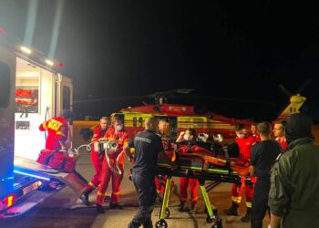 Misiune aeromedicală în premieră: o pacientă de 18 ani, transportată cu un elicopter Black Hawk către Floreasca