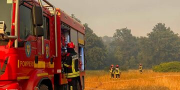 Pompierii români continuă lupta cu incendiile de pădure din Franța. Misiune de protejare a locuințelor din departamentul Var
