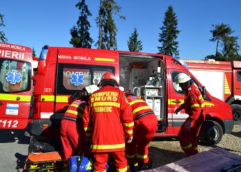 Planul Roșu de Intervenție, activat după un grav accident cu un microbuz în Câmpulung. O victimă este resuscitată