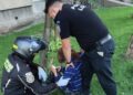 Canicula face victime. O femeie a leșinat pe stradă din cauza temperaturilor ridicate. A fost ajutată de polițiștii locali