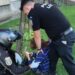 Canicula face victime. O femeie a leșinat pe stradă din cauza temperaturilor ridicate. A fost ajutată de polițiștii locali