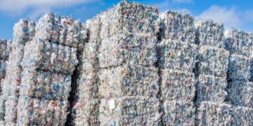 Românii au returnat peste 2,4 miliarde de ambalaje în primele șase luni din 2026. Rata de colectare prin SGR a urcat la 82%