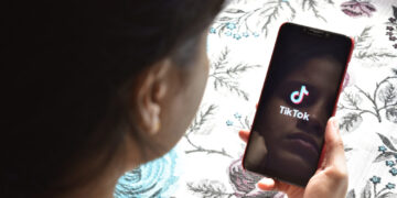 TikTok, în vizorul Comisiei Europene. Platforma este acuzată că nu protejează suficient conturile minorilor