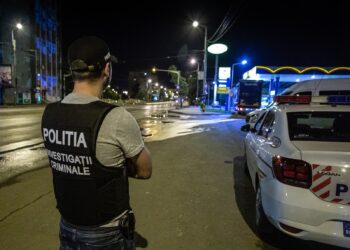„Accidentul” care le-a lăsat fără economii. O tânără din Iași, arestată după ce două bătrâne au fost înșelate cu zeci de mii de euro și lei