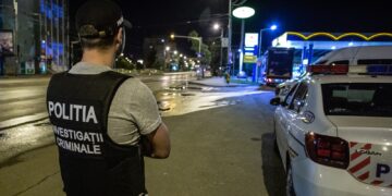 „Accidentul” care le-a lăsat fără economii. O tânără din Iași, arestată după ce două bătrâne au fost înșelate cu zeci de mii de euro și lei