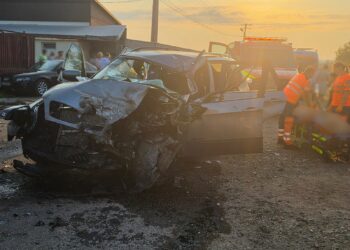 Suceava/Un tânăr de 24 de ani a murit, iar alți doi au fost răniți după impactul dintre un autoturism și un autocamion