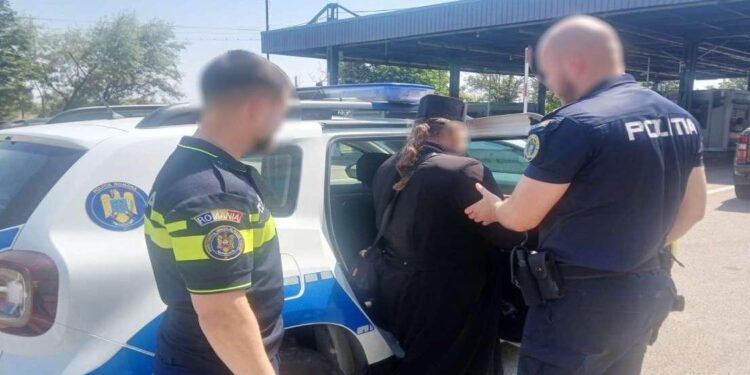 Fals preot, prins la graniță! Este cercetat pentru viol după ce ar fi luat la ocazie o tânără între Podu Iloaiei și Lețcani