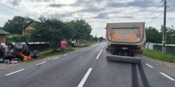 Accident grav în Crăcăoani. Un ieșean aflat la volanul unui TIR a lovit un bătrân de 83 de ani care conducea un ATV