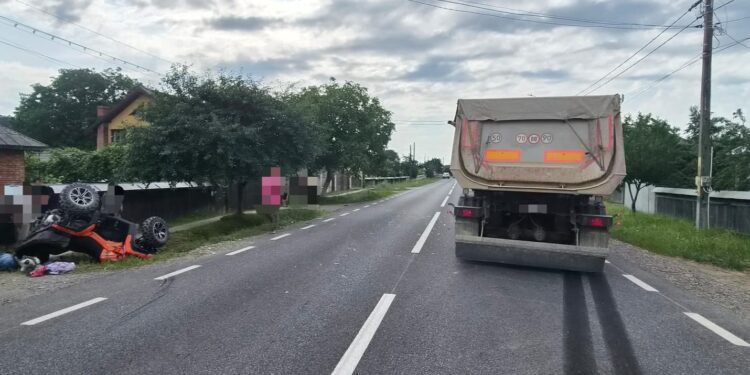 Accident grav în Crăcăoani. Un ieșean aflat la volanul unui TIR a lovit un bătrân de 83 de ani care conducea un ATV