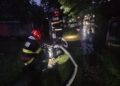 Pompierii intervin în comuna Cândești pentru evacuarea apei din gospodării și locuințe