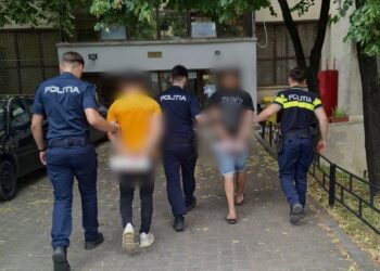 Terasă transformată în ring de luptă la Victoria! Doi tineri au fost arestați