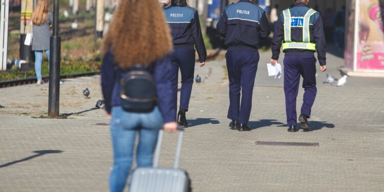 Când statul se luptă cu statul: CFR scoate Poliția Transporturi din gări