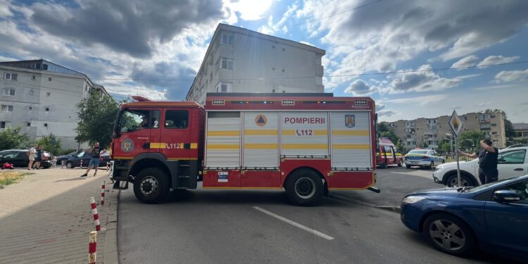 Bătrână de 76 de ani, găsită fără viață în locuința sa din Nicolina. Pompierii au intervenit pentru deblocarea ușii