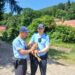 Pui de căprioară salvat de jandarmii montani băcăuani