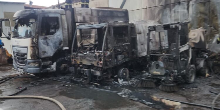 Vrancea | Mai multe utilaje de măturat stradal a firmei de salubritate din Focșani au luat foc