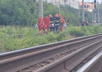 Tânără de 26 de ani, în stare gravă după ce a fost lovită de tren la Iași. Medicii iau în calcul o tentativă de suicid