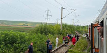 Exclusiv | Accident feroviar în județul Iași. Doi bărbați sunt în stare critică