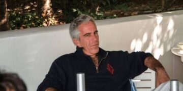 Dosarul Epstein, lovit de un nou mister! Recrutorul de tinere a fost găsit mort lângă Paris