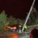 Un autoturism a rupt un stâlp pe Aleea Mihail Sadoveanu. Două persoane au scăpat ca prin minune