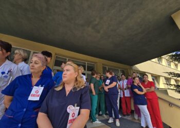 Protest în sănătatea ieșeană! Angajații de la „Sf. Spiridon” și Spitalul „Prof. Dr. N. Oblu” au întrerupt activitatea și au ieșit la protest