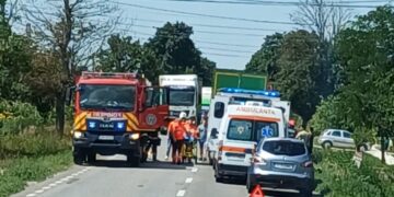 Accident pe DN 2, în județul Iași! Un autoturism și un autocamion s-au ciocnit, o persoană a ajuns la spital