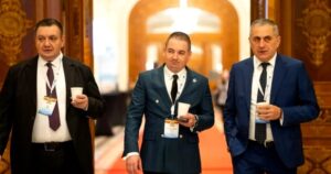 După ce oierii i-au cerut demisia, șeful ANSVSA face apel la unitate. Cine ar fi susținătorii din umbră ai acestuia?