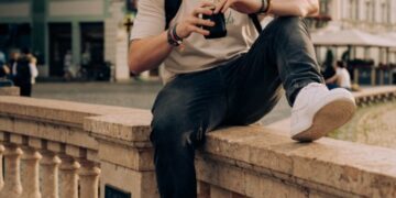 Un cunoscut influencer american șocat de prețurile din România: „De ce îmi ceri 6 euro pentru o cafea?”