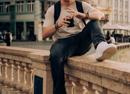 Un cunoscut influencer american șocat de prețurile din România: „De ce îmi ceri 6 euro pentru o cafea?”
