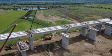 Lucrările pe Autostrada Moldovei A7 avansează. Pasajul de la Cleja a depășit o nouă etapă de execuție