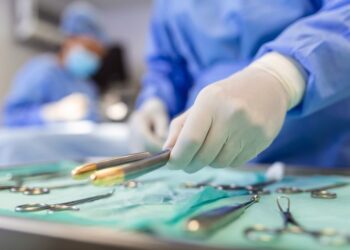 Medicii critică noua lege a salarizării: „Sporul de weekend și de sărbători era 100%, a ajuns 30%. Toată lumea pierde”