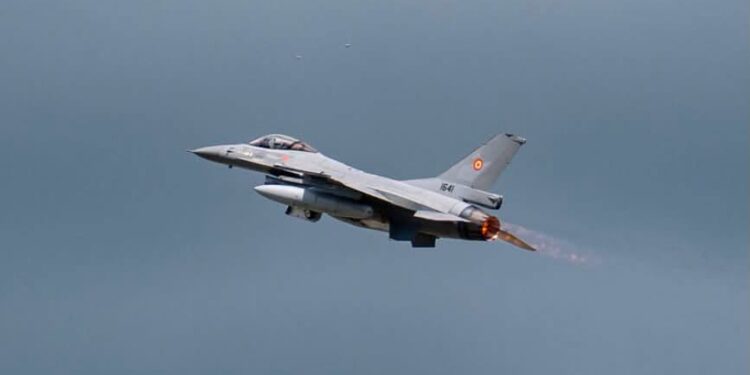 F16