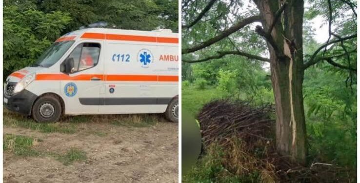 Lovită de fulger în plină zi: o femeie de 34 de ani a fost transportată de urgență la spital