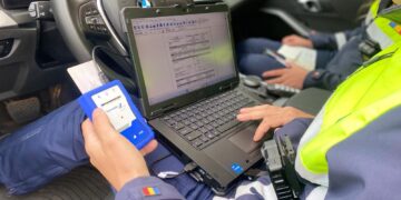 Condamnări cu executare în dosarul permiselor auto. Cinci polițiști au luat mită pentru promovarea examenului