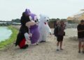 Copiii îi iubesc, polițiștii locali îi vânează. Mickey, Stitch și Labubu, amendați pe litoral