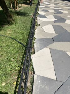 Ieșenii reclamă calitatea lucrărilor din Piața Voievozilor: „Lucrare făcută în bătaie de joc. Cetățenii din Alexandru cel Bun merită mai mult”