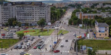 Schimbare importantă în traficul din Iași. Semafoarele din Podu Roș funcționează toată ziua pe durata vacanței