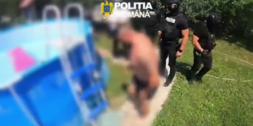 Urmărit internațional pentru 34 de infracțiuni în Franța, prins într-o piscină din Bacău