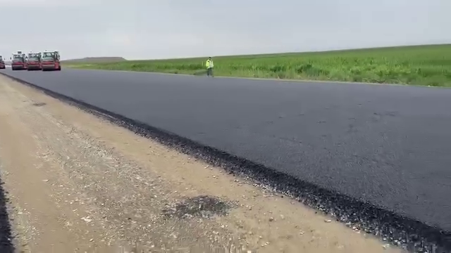 Au început lucrările de asfaltare lângă Pașcani la cel mai mare nod rutier turbion din România