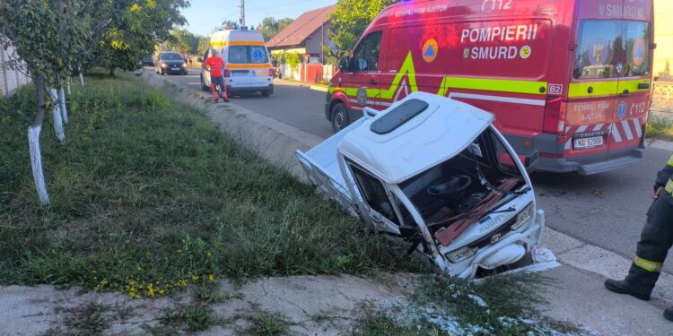 Triciclu izbit într-un cap de pod, la Dumbrăvița. O persoană a ajuns la spital