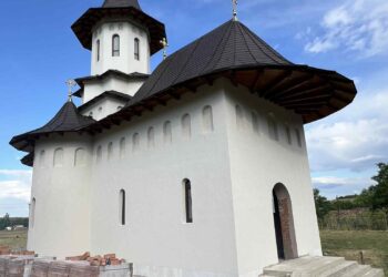 O biserică ridicată din credința oamenilor are nevoie acum de lumină. Se strâng 50.000 de lei pentru finalizarea lucrărilor