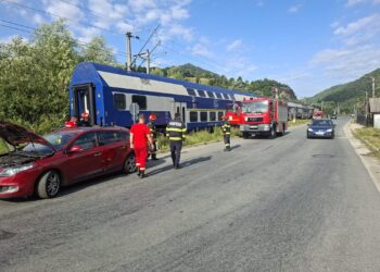 Mașină lovită de tren la o trecere la nivel cu calea ferată. Accidentul s-a produs la Măgura Ilvei