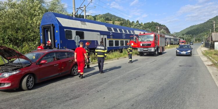 Mașină lovită de tren la o trecere la nivel cu calea ferată. Accidentul s-a produs la Măgura Ilvei