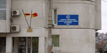 Peste 28.700 de locuri de muncă sunt disponibile în România. Alte 128 sunt oferite în străinătate